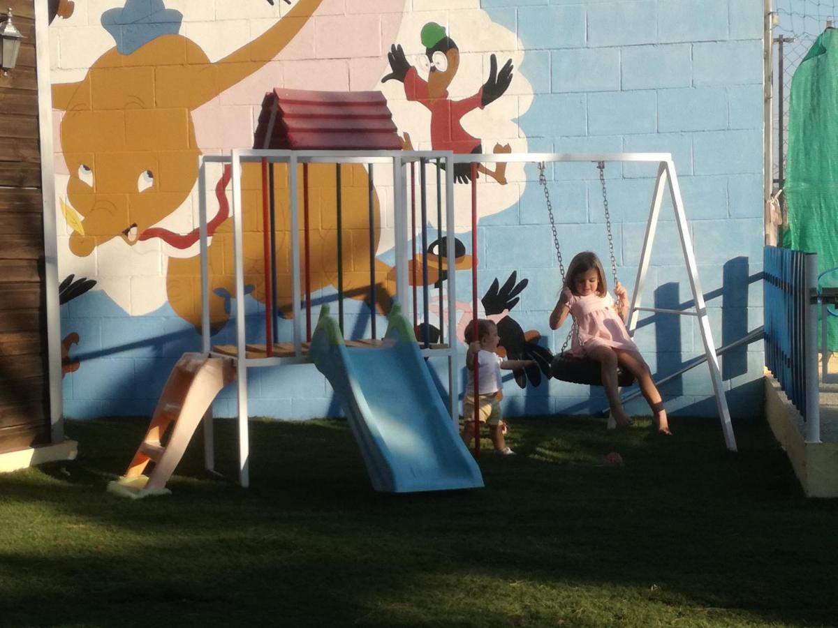 Bungalow Perotonar Ideal Para Familia Con Ninos La Puebla de Cazalla Kültér fotó