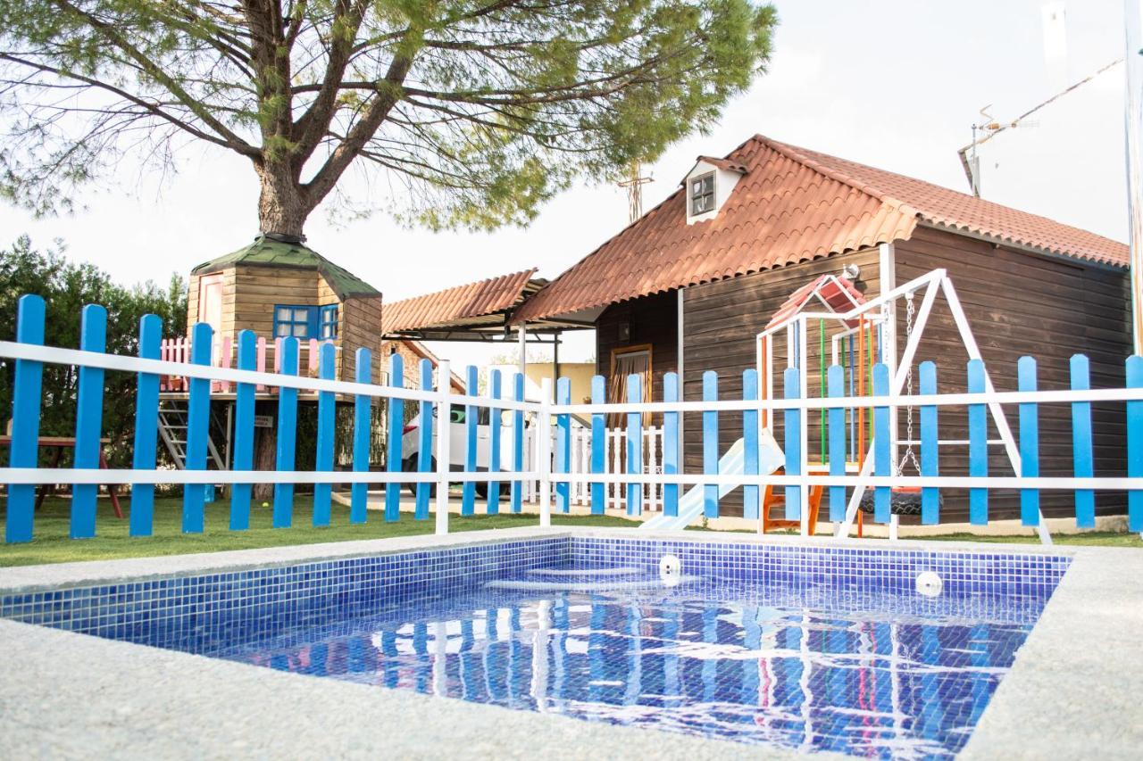 Bungalow Perotonar Ideal Para Familia Con Ninos La Puebla de Cazalla Kültér fotó