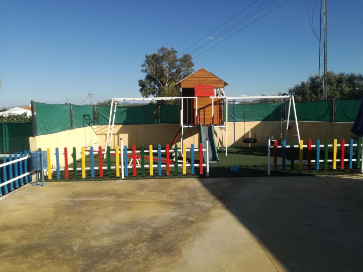 Bungalow Perotonar Ideal Para Familia Con Ninos La Puebla de Cazalla Kültér fotó